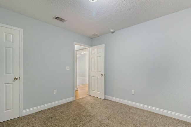 Building Photo - 515 Grand Ridge Dr