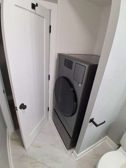 Building Photo - 3422 W Dickens Ave