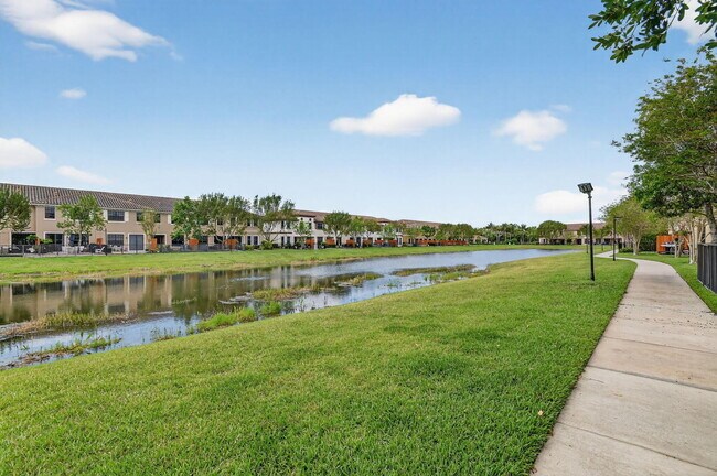 Building Photo - 10457 Wellington Parc Dr