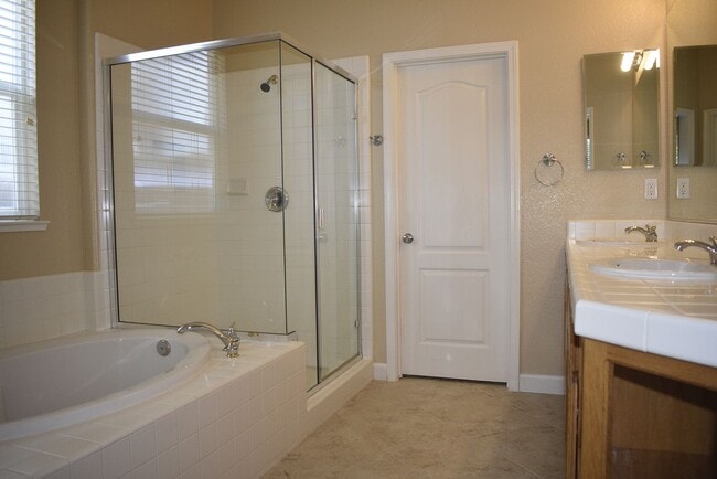 Building Photo - 2312 Petruchio Way