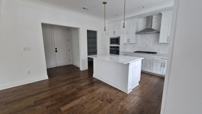 Building Photo - Beautiful 3BR 2.5BA Home in Statesville • 2 Car Garagge Tours