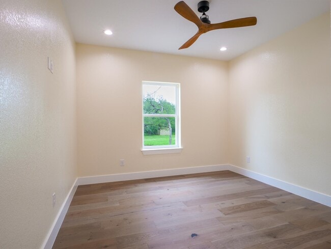 Building Photo - 1415 Bluebonnet Dr