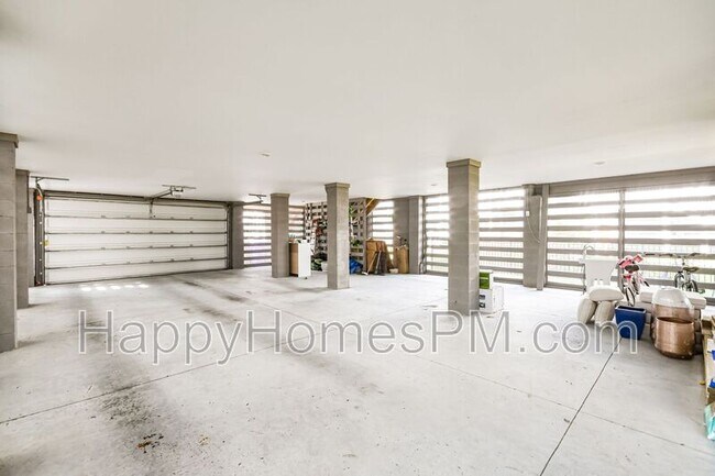 Building Photo - 2242 Tillage St