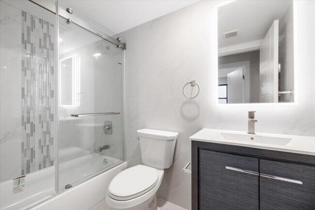 Building Photo - 526 64th St