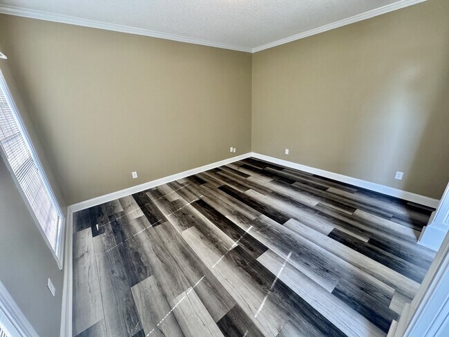 Building Photo - 431 Whitewater Tr