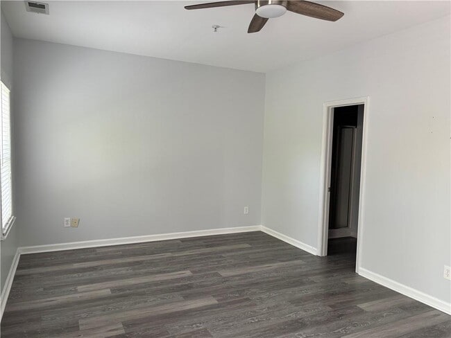 Building Photo - 121 Riverwatch Ct