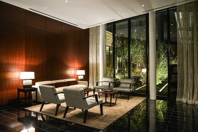 Building Photo - 580 Washington St