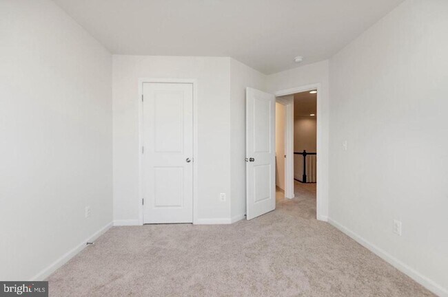 Building Photo - 42482 Dogwood Glen Square