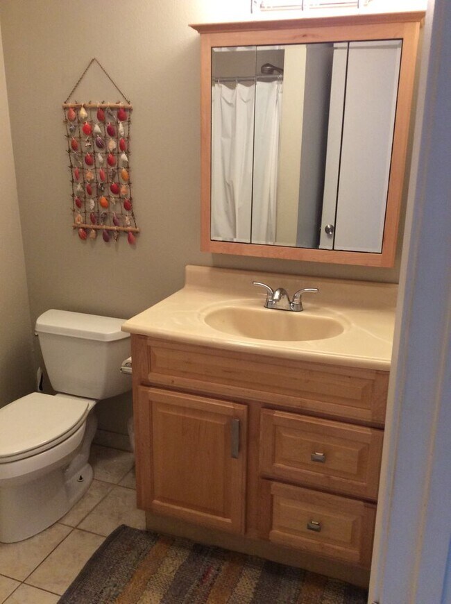 Building Photo - Mostly furnished upstairs 2 bed., 2 full bathroom Kihei Shores condo