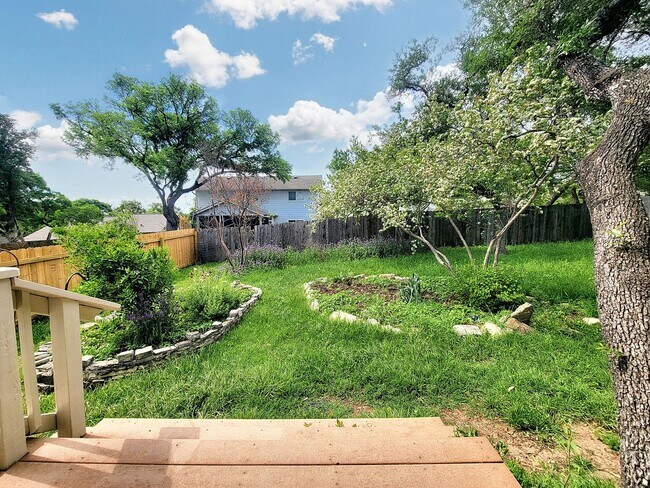 Building Photo - 3/BR 2/BA Single-Level Home with Sunroom a...