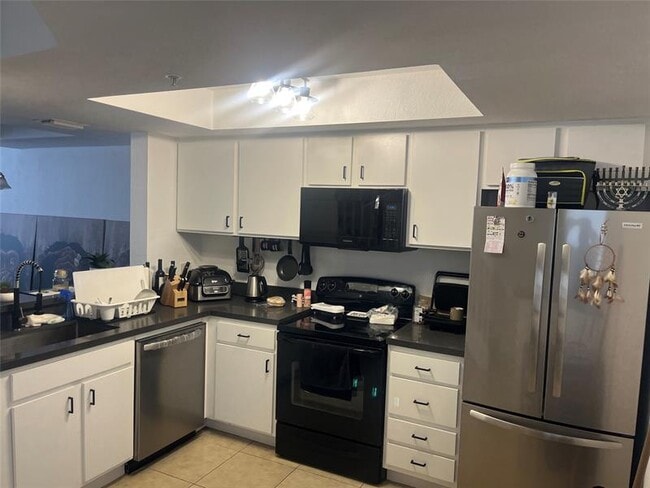 Building Photo - 735 SW 148th Ave