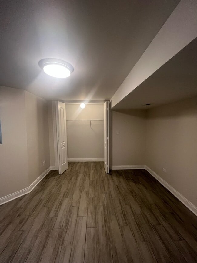 Building Photo - 5816 N Artesian Ave