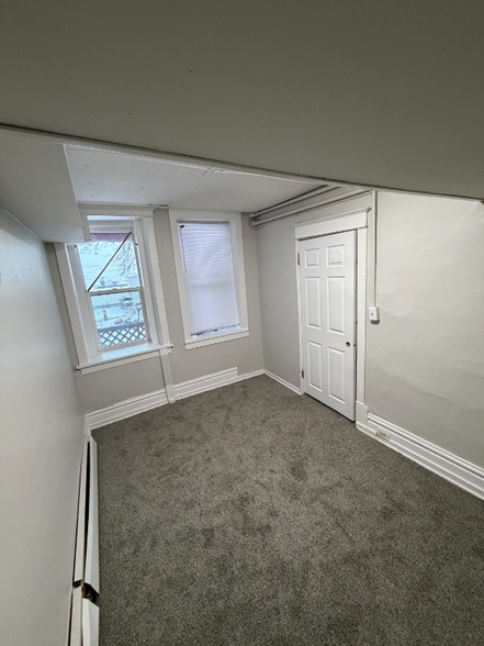 Building Photo - 114 E 3rd St