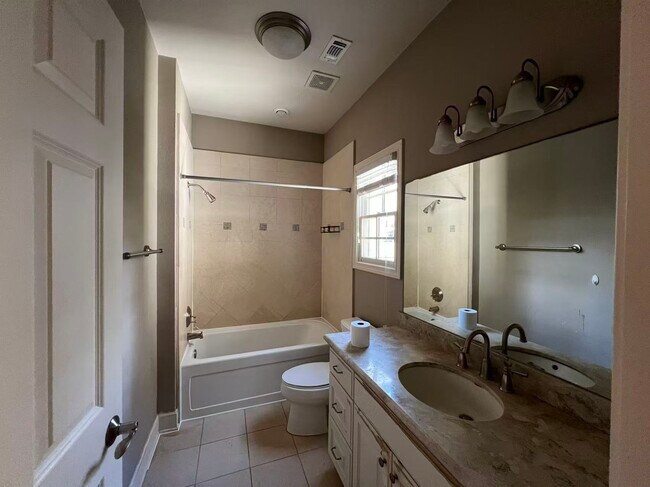 Building Photo - 5511 Val Verde St