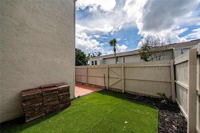 Building Photo - 1412 Oak Pl