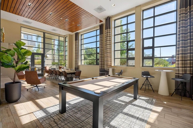 Building Photo - 355 Berry St