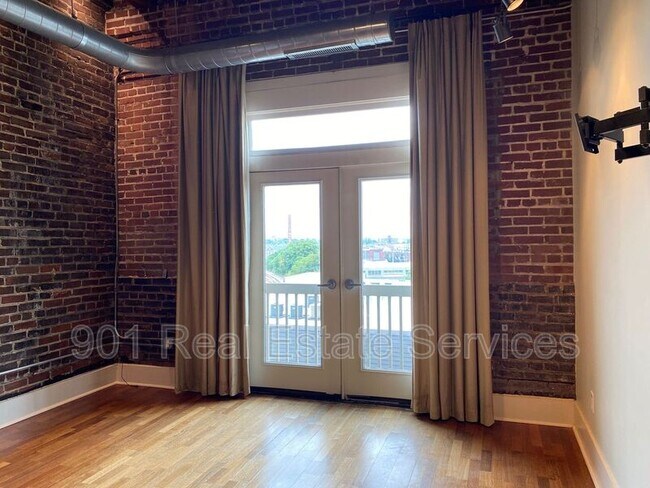 Building Photo - 420 S Front St