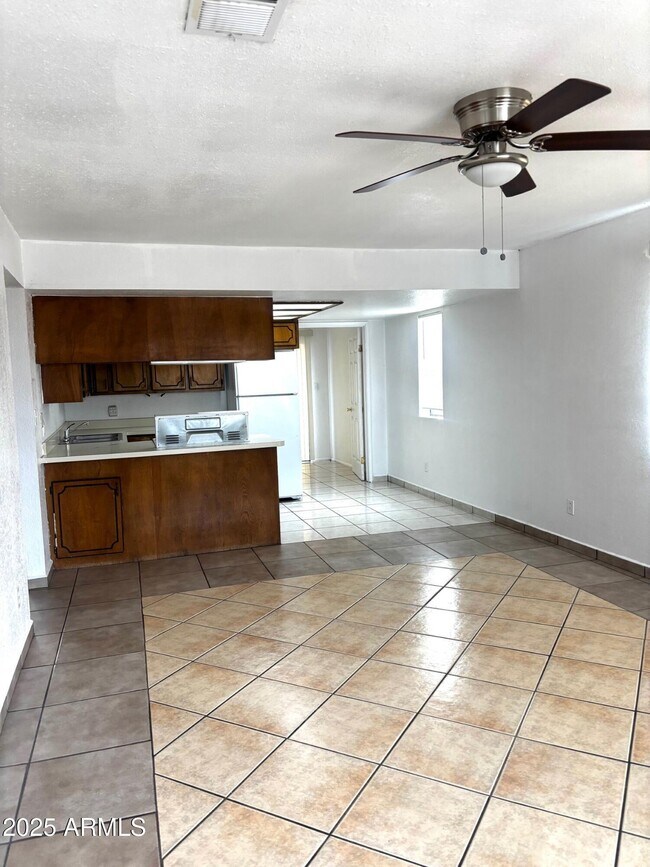 Building Photo - 2135 Hohokam Dr