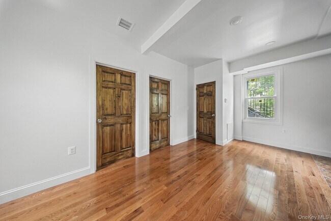 Building Photo - 14 Yankee Pl