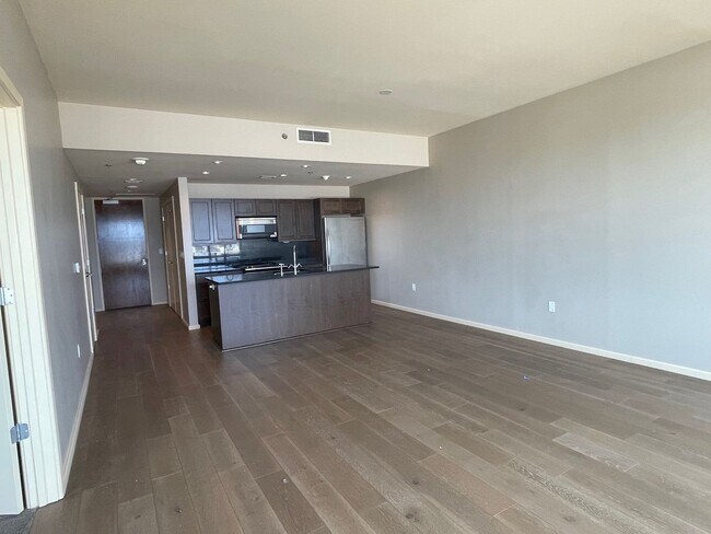 Building Photo - River Market Tower - Unit 1302