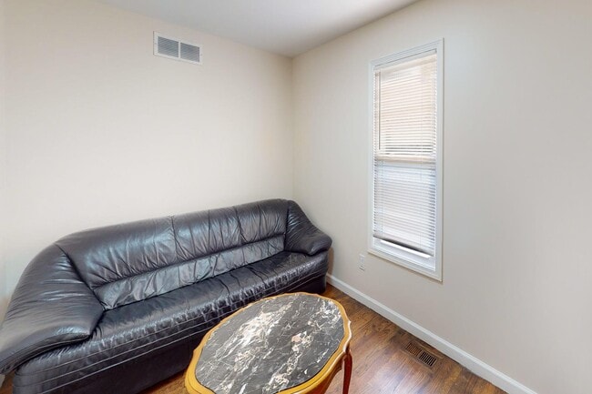 Building Photo - 2002 Ridgemont Rd