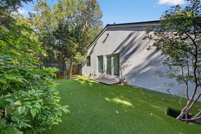 Building Photo - 1511 SW 30th Pl