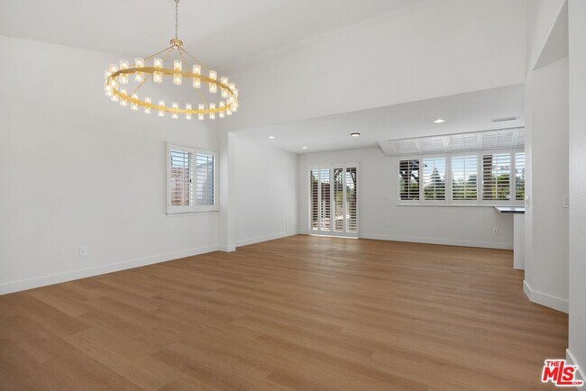 Building Photo - 655 Calle Ladera