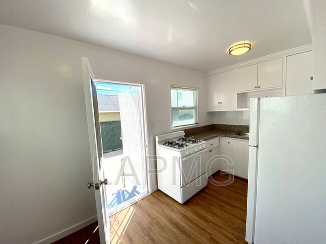 Building Photo - 2312 Ocean Park Blvd