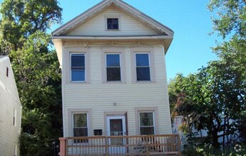 Building Photo - Walnut Hills - move in ready