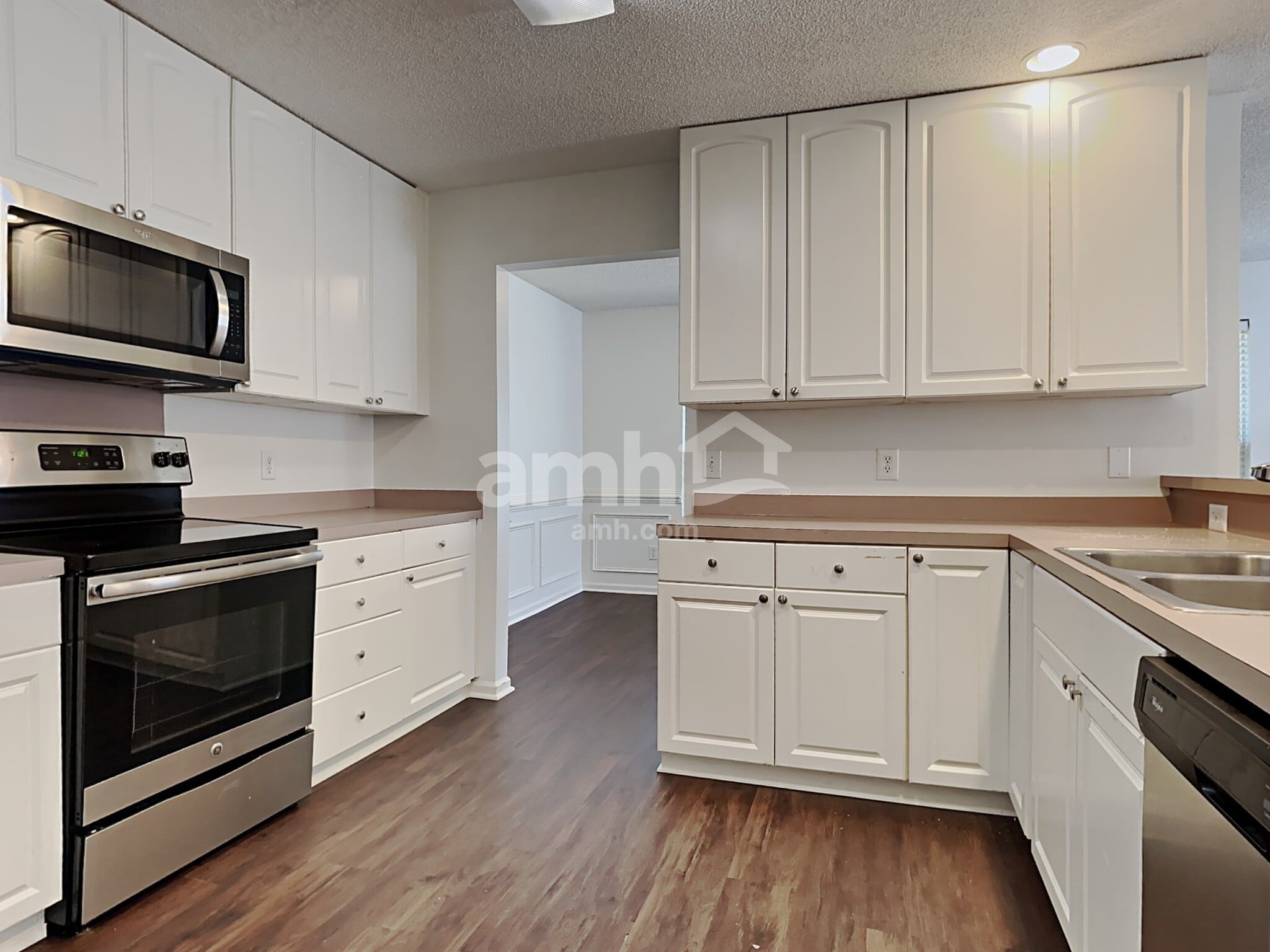 Building Photo - 325 Sunburst Way