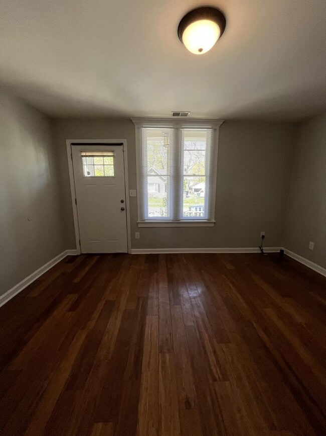 Building Photo - 624 N Upper St