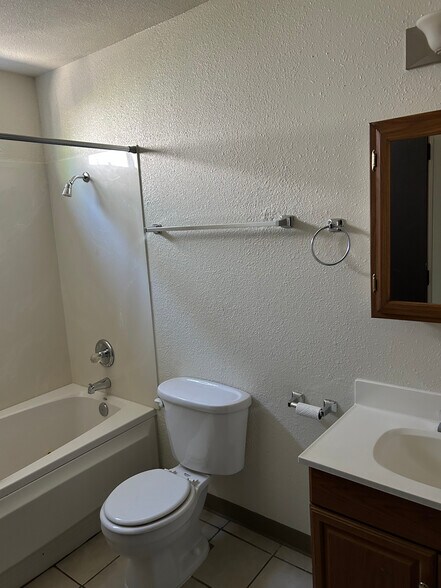 Building Photo - 335 Lake Blvd