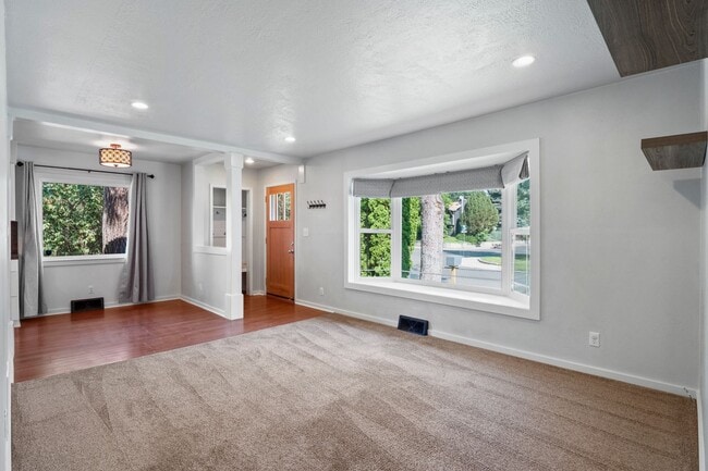 Building Photo - 3104 E 35th Ave