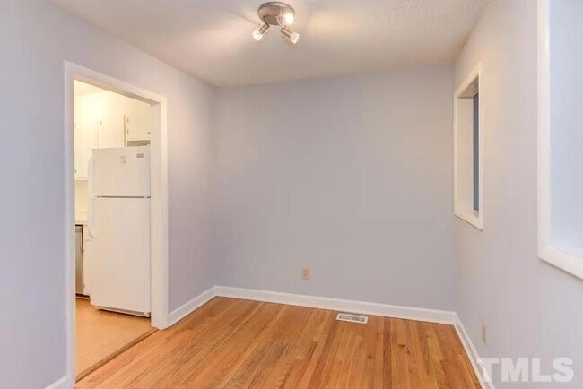 Building Photo - 205 Sunrise Ln