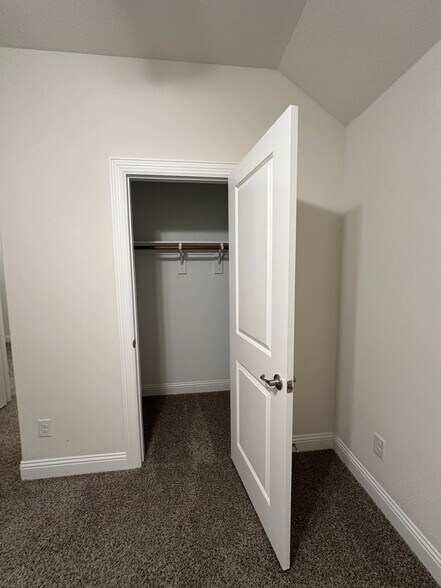 Building Photo - 1657 Blakely Pl