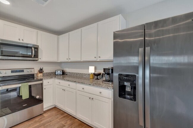 Building Photo - 321 Dogwood Cir