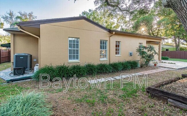 Building Photo - 3705 W Barcelona St