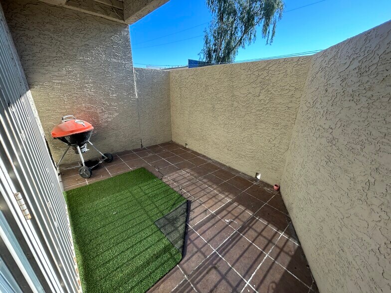 Building Photo - 2698 N 43rd Ave