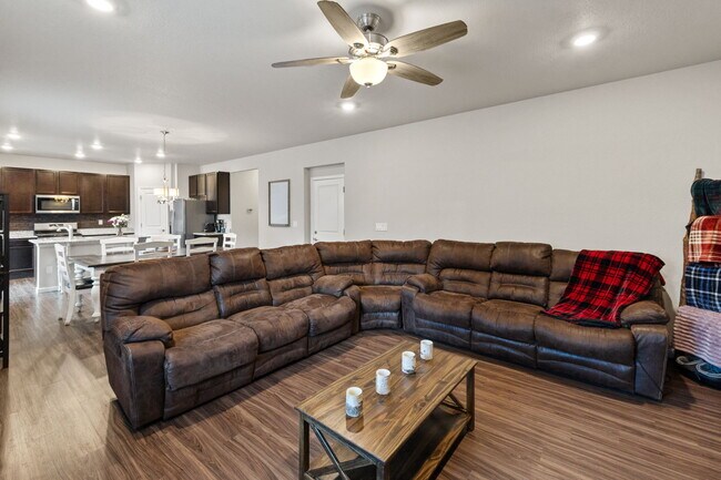 Building Photo - 5137 Blue Lunar Ln