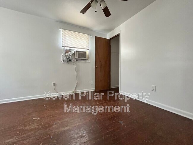 Building Photo - 339 S Napoleon Ave