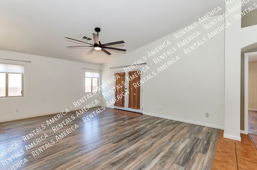 Building Photo - 4976 W Rosebay Dr