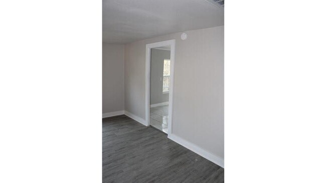 Building Photo - 920 Dubois St