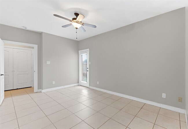 Building Photo - 408 Eichwurzel Ln