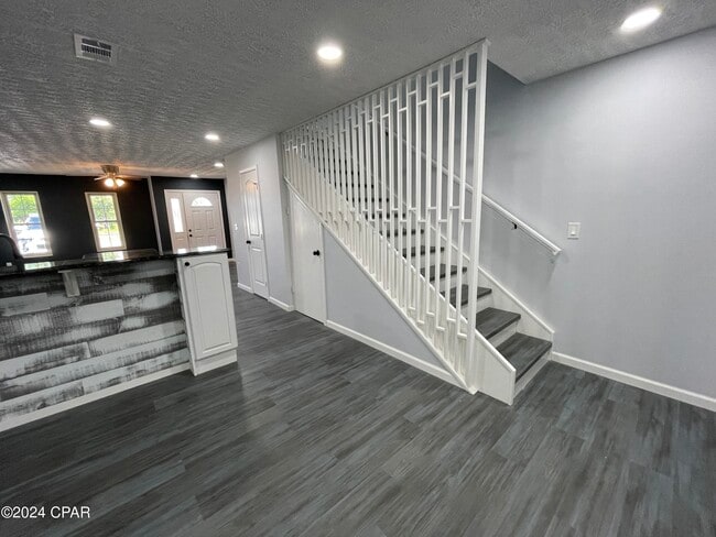Building Photo - 112 Parker Village Cir