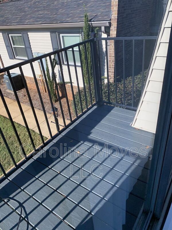 Building Photo - 10 Poinsett Ave