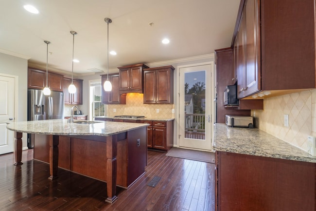 Building Photo - Beautiful Townhouse in Poplar Run, Silver Spring, MD