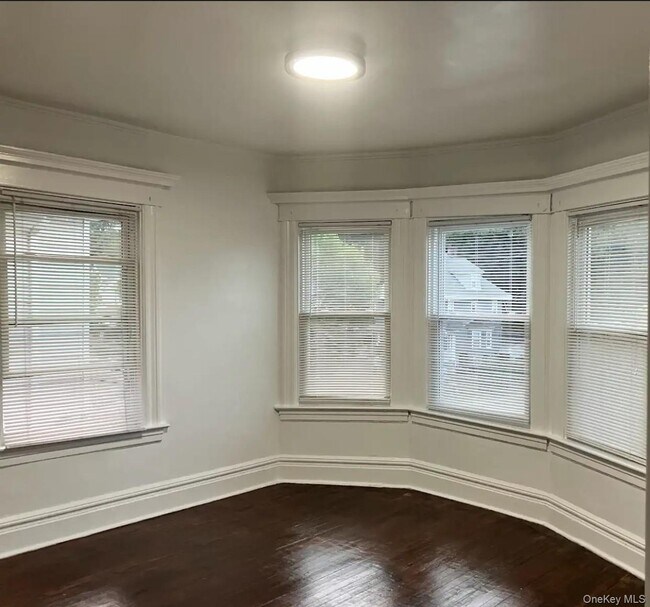Building Photo - 104 Sickles Ave