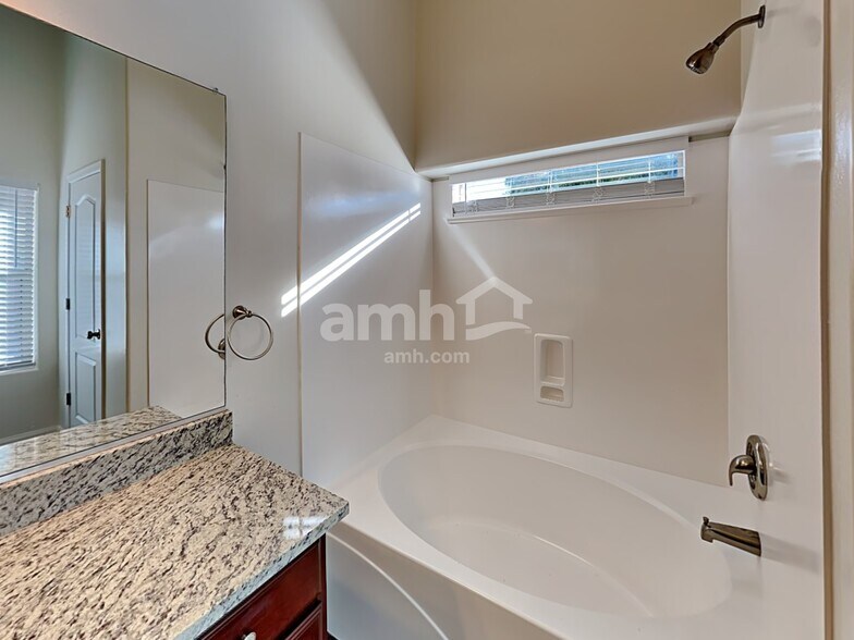 Building Photo - 3405 S 91st Dr