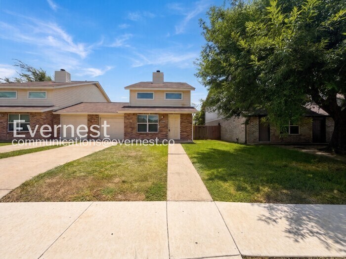 Building Photo - 707 Valley View Dr