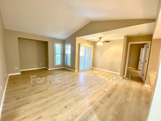 Building Photo - 200 E Southern Ave